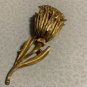 BSK gold tone flower broach (25)